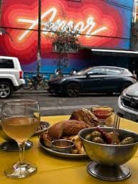 Comida y mural
